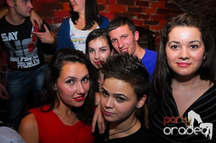 Saturday = Party în Escape, 