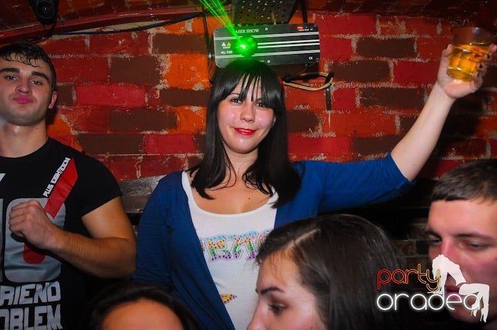 Saturday = Party în Escape, 