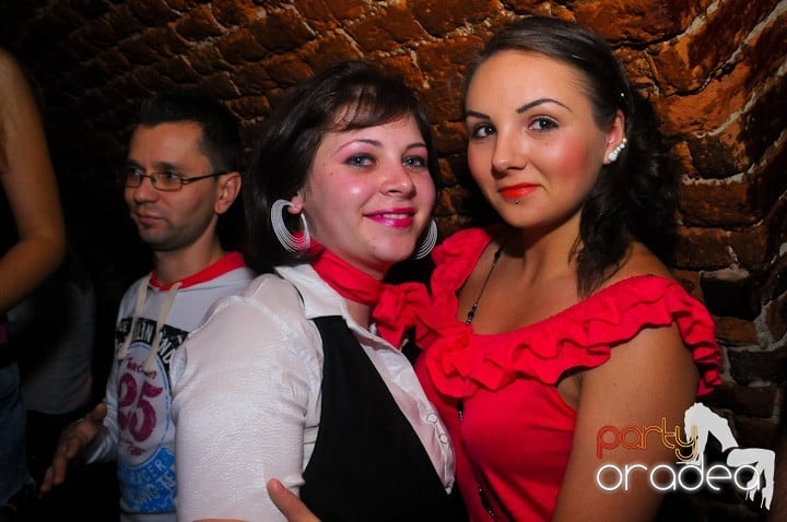 Saturday = Party în Escape, 