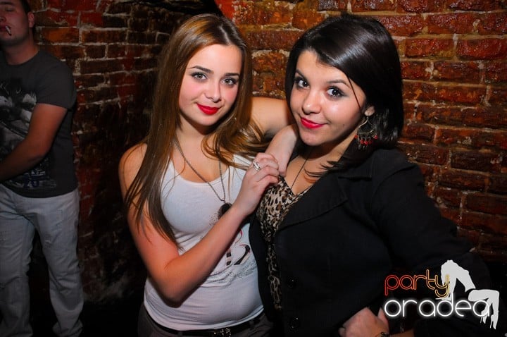 Saturday = Party în Escape, 