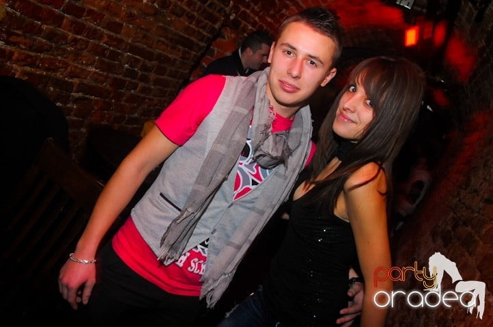 Saturday = Party în Escape, 