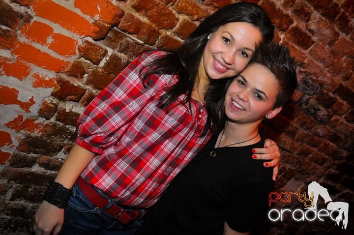 Saturday = Party în Escape, 