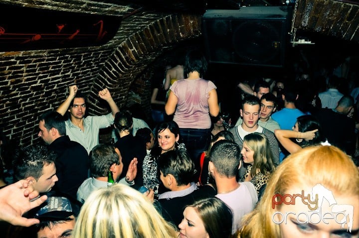 Saturday = Party în Escape, 