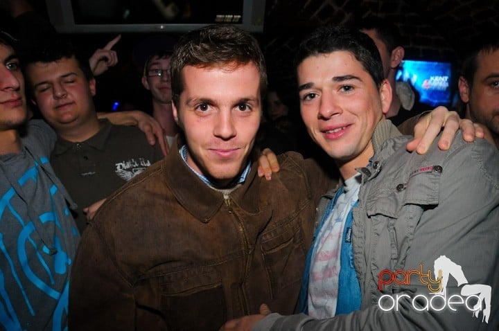 Saturday = Party în Escape, 