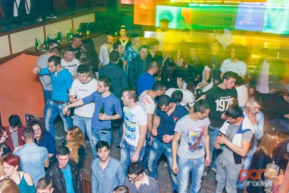 Saturday Party în Window Pub, 