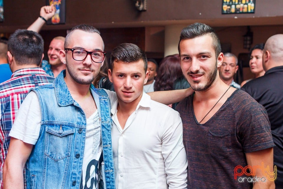 Saturday Party în Window Pub, 