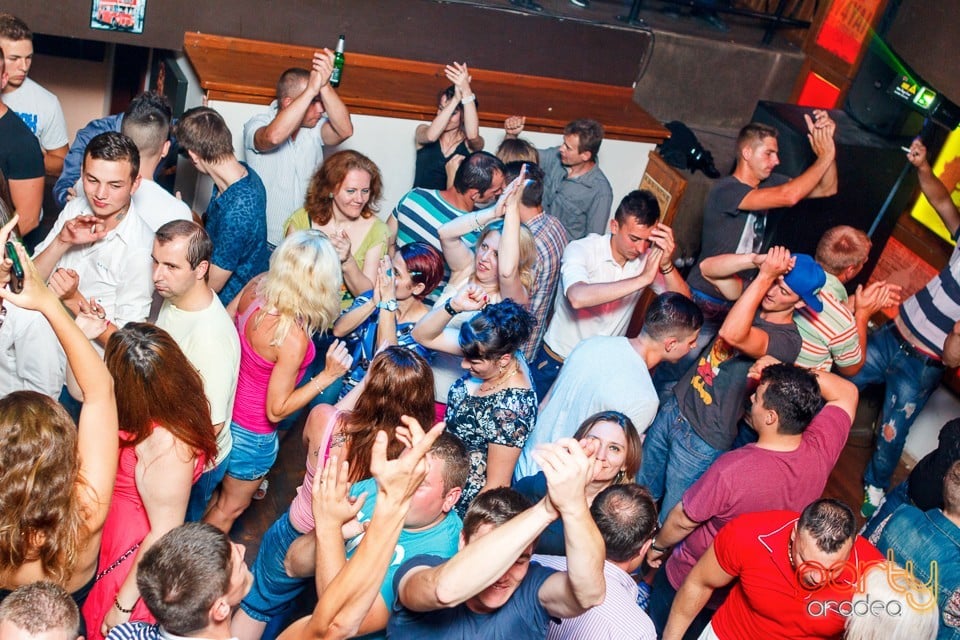 Saturday Party în Window Pub, 