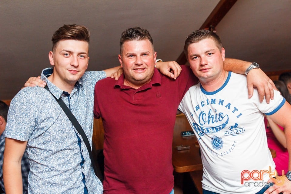 Saturday Party în Window Pub, 