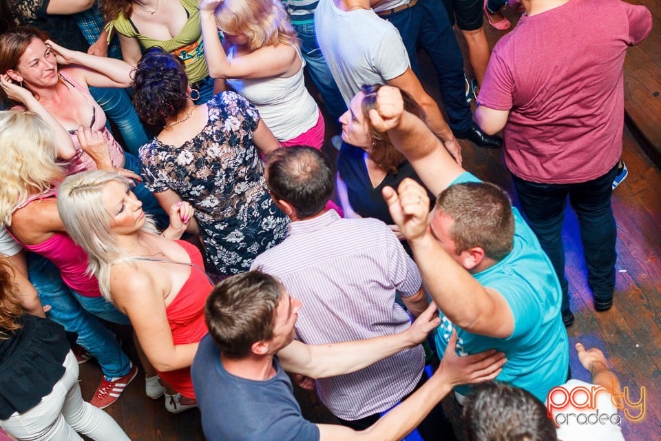 Saturday Party în Window Pub, 