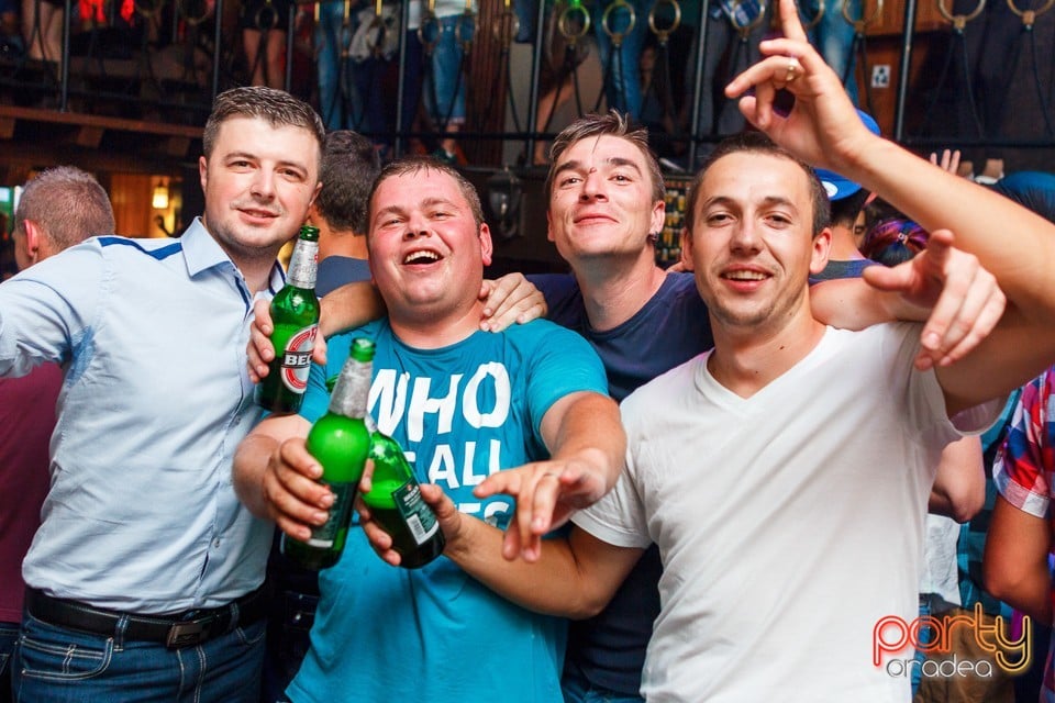 Saturday Party în Window Pub, 