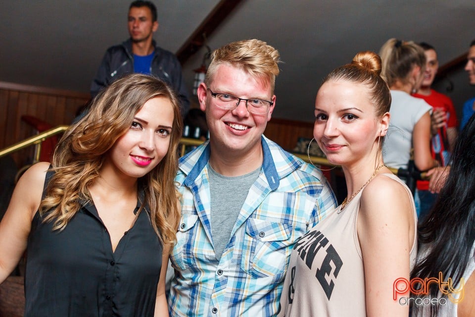 Saturday Party în Window Pub, 