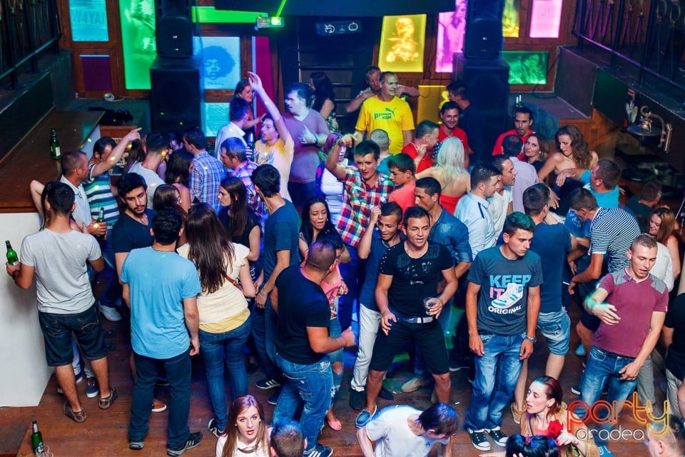 Saturday Party în Window Pub, 