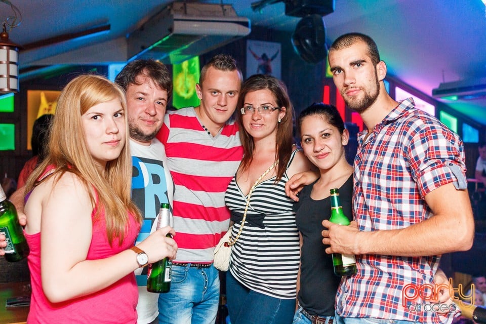 Saturday Party în Window Pub, 