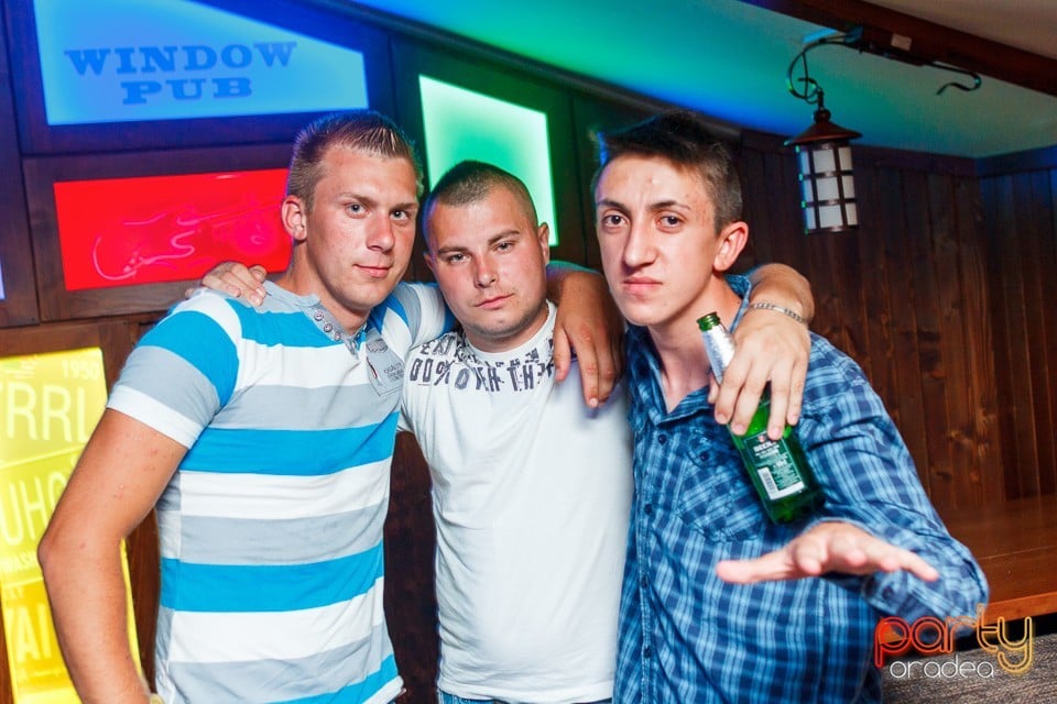 Saturday Party în Window Pub, 
