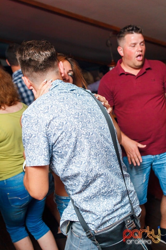 Saturday Party în Window Pub, 