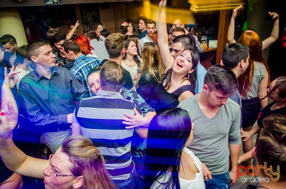 Saturday Party în Window, 