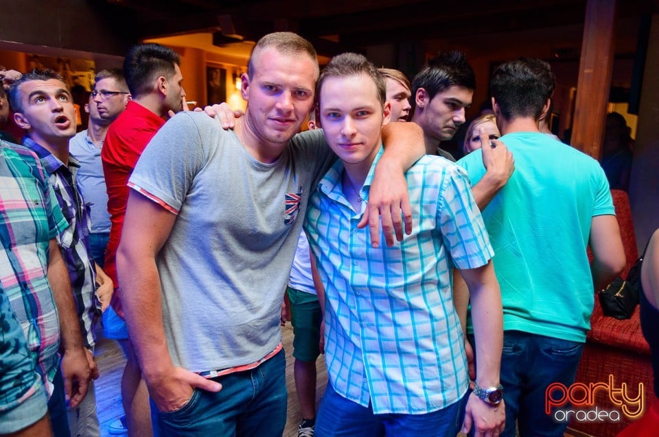 Saturday Party în Window, 