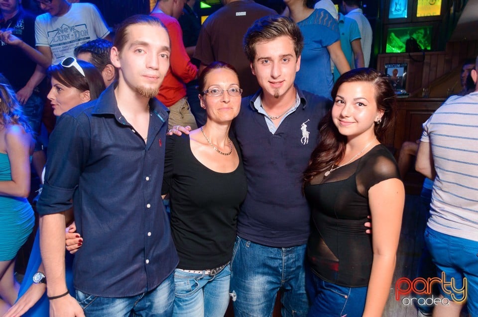 Saturday Party în Window, 