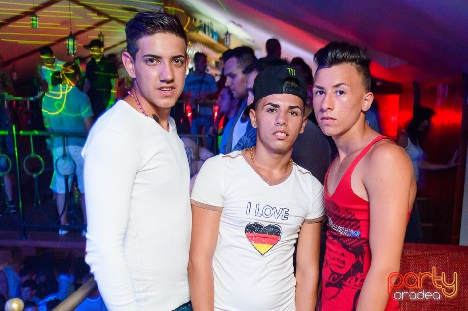 Saturday Party în Window, 