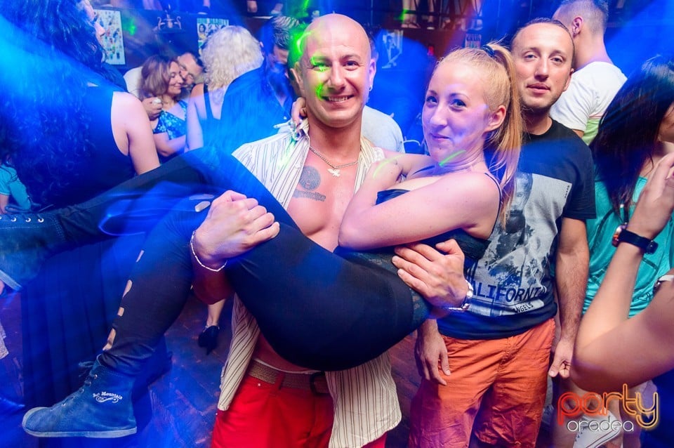 Saturday Party în Window, 