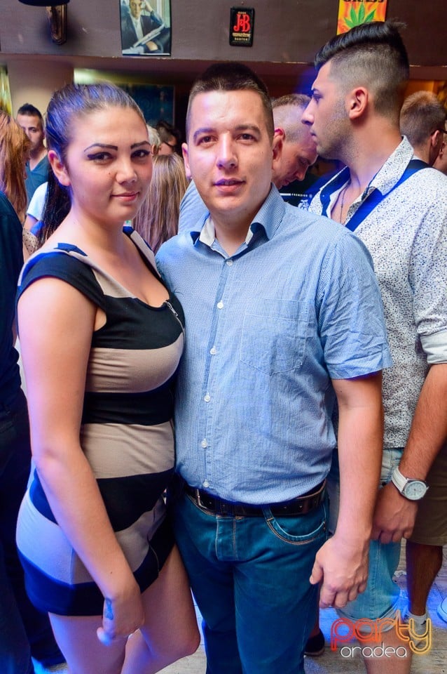 Saturday Party în Window, 