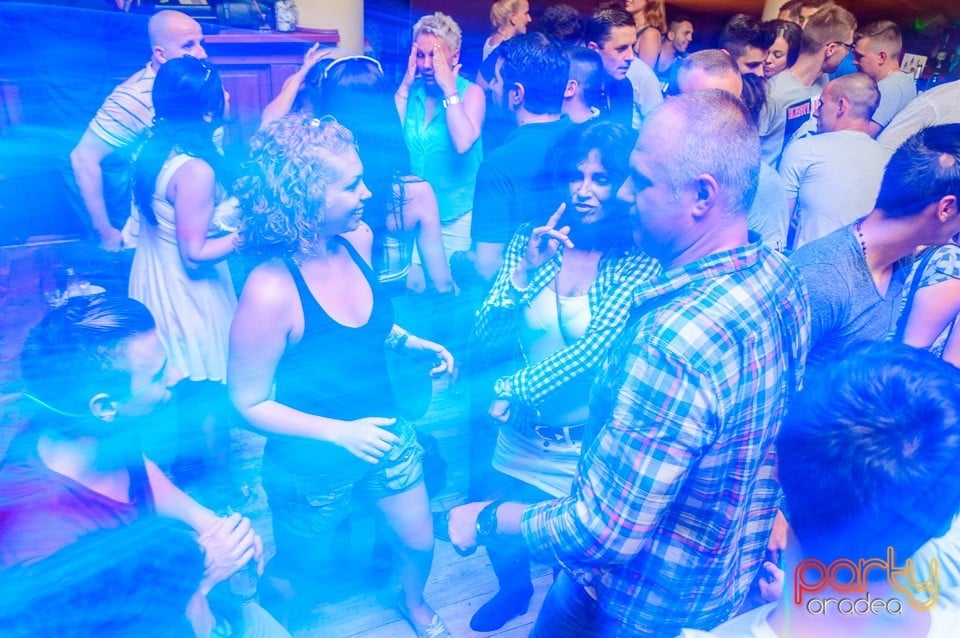 Saturday Party în Window, 