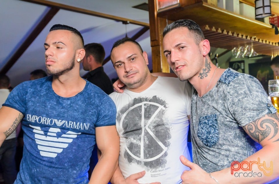 Saturday Party în Window, 