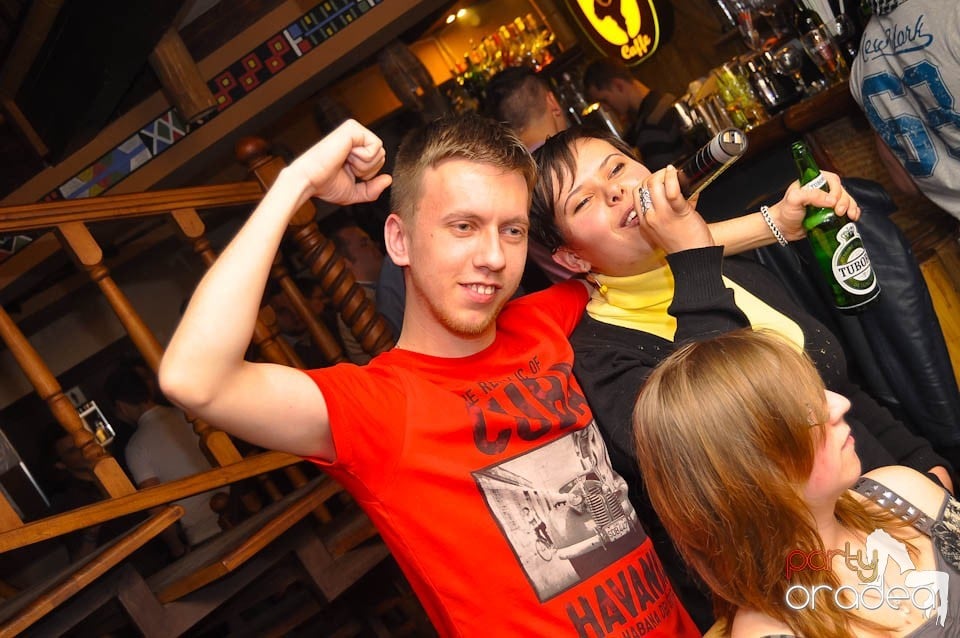 Seară cu karaoke în Zulu Caffe, Zulu Caffe