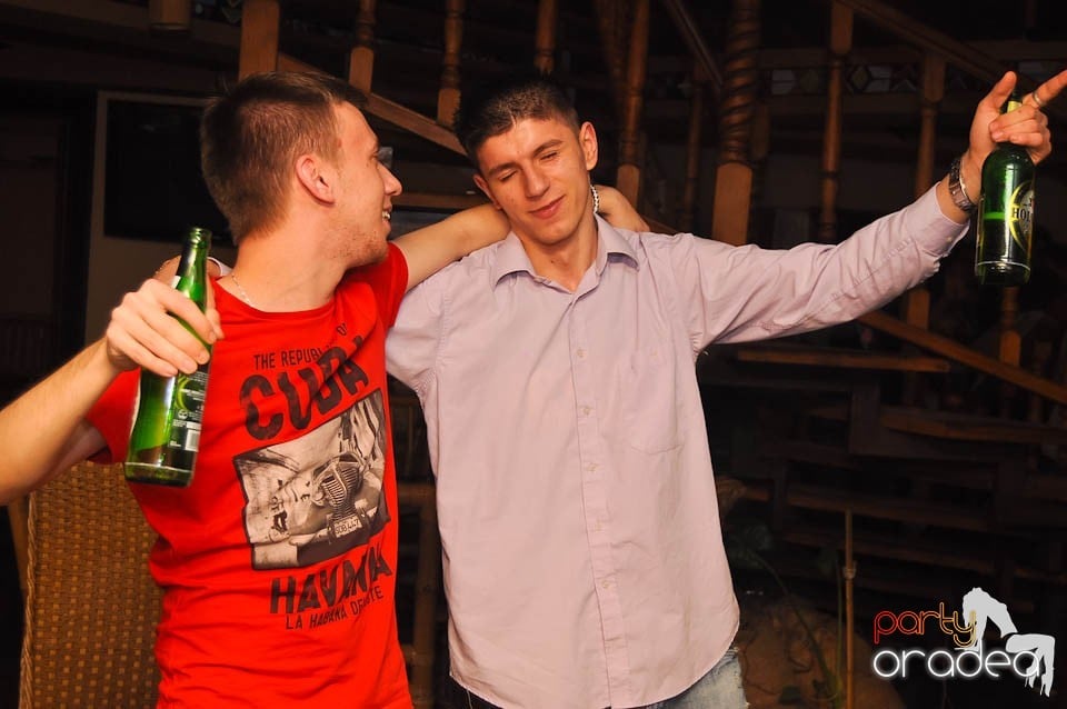 Seară cu karaoke în Zulu Caffe, Zulu Caffe