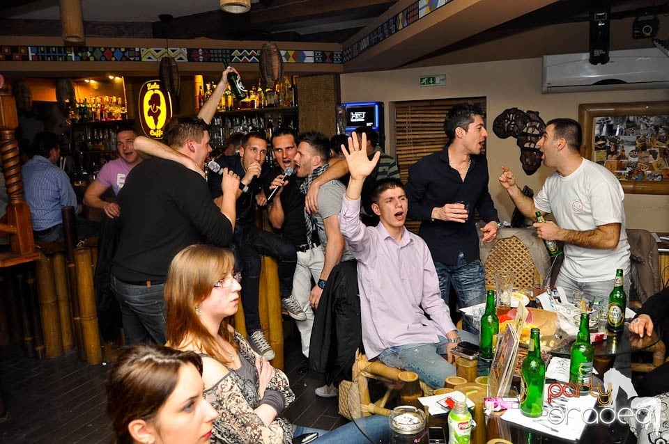 Seară cu karaoke în Zulu Caffe, Zulu Caffe