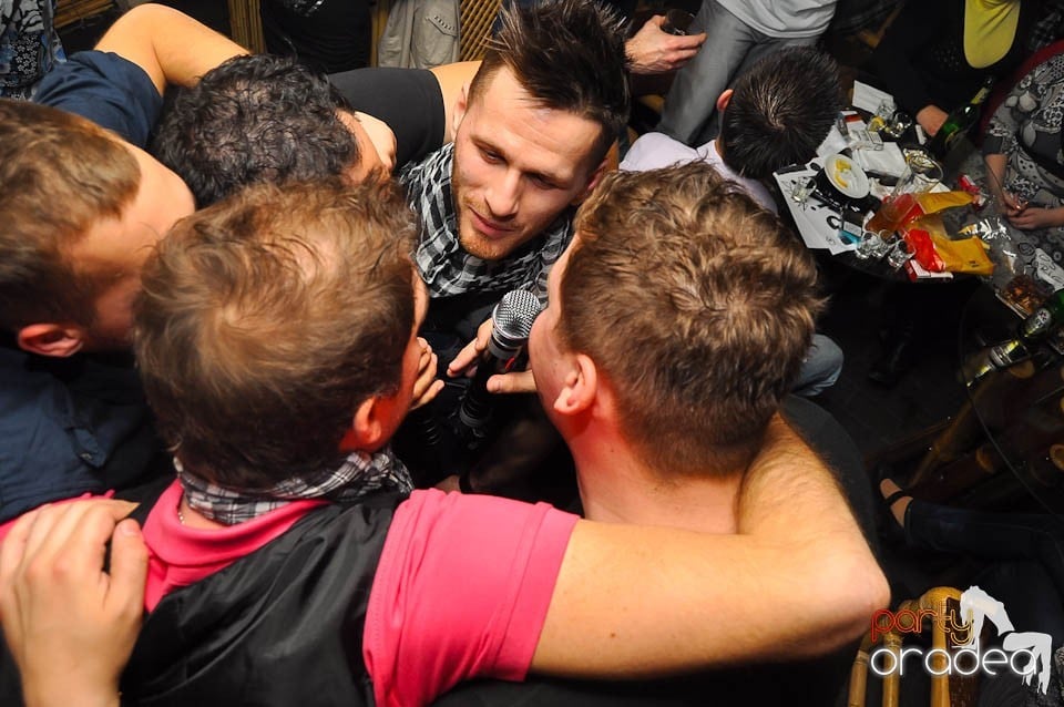 Seară cu karaoke în Zulu Caffe, Zulu Caffe