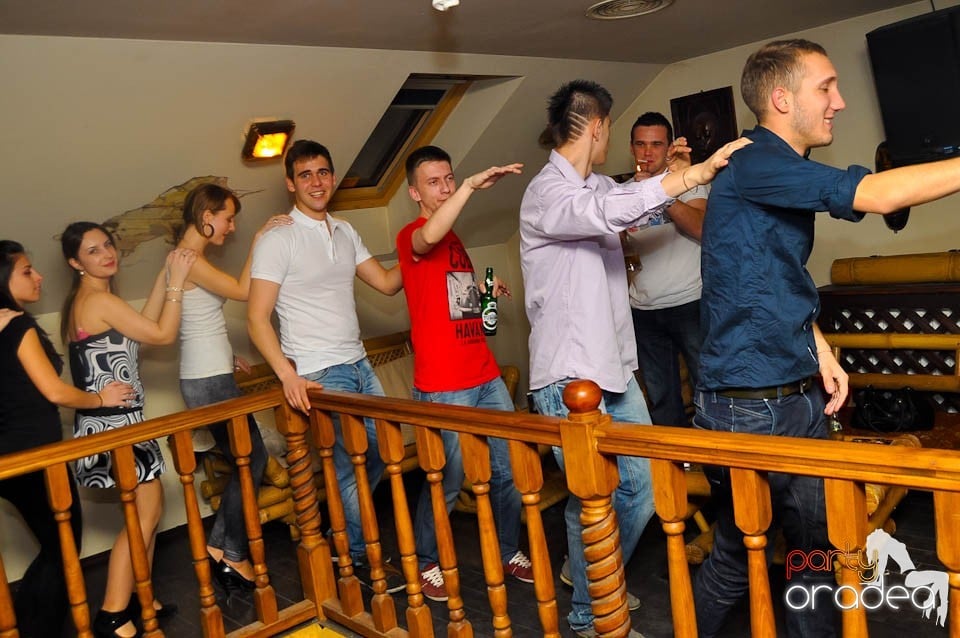 Seară cu karaoke în Zulu Caffe, Zulu Caffe