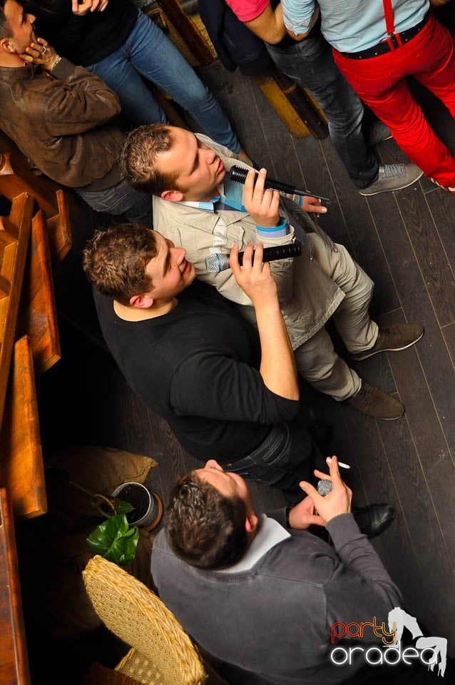 Seară cu karaoke în Zulu Caffe, Zulu Caffe