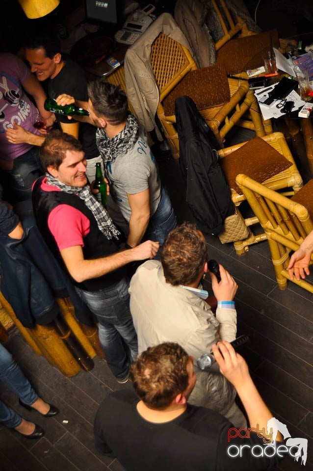 Seară cu karaoke în Zulu Caffe, Zulu Caffe