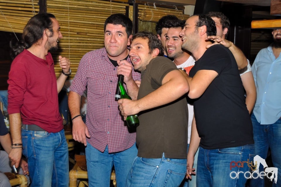 Seară cu karaoke în Zulu Caffe, Zulu Caffe