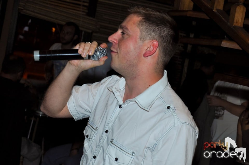 Seară cu karaoke în Zulu Caffe, Zulu Caffe