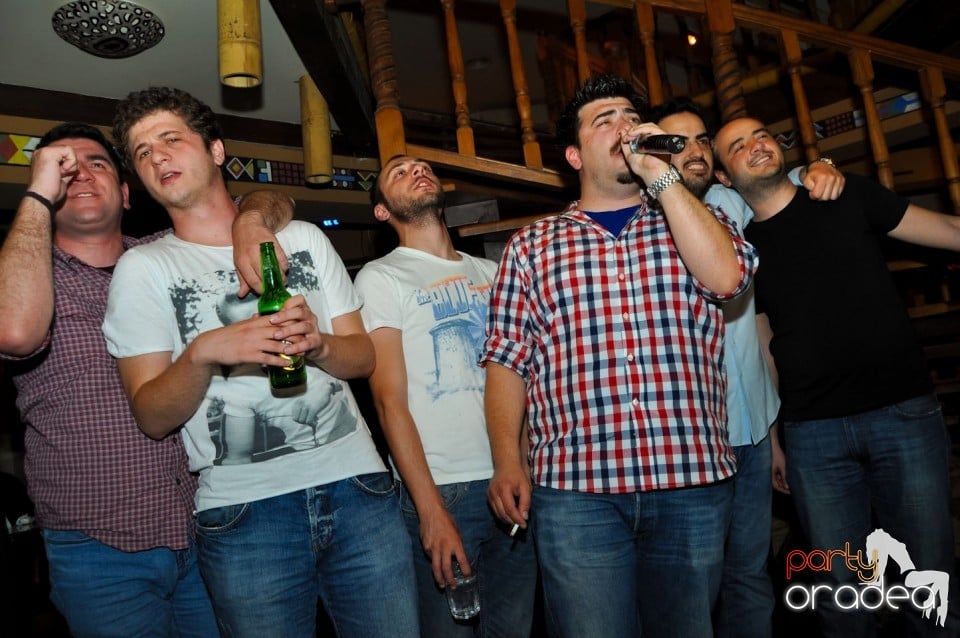 Seară cu karaoke în Zulu Caffe, Zulu Caffe