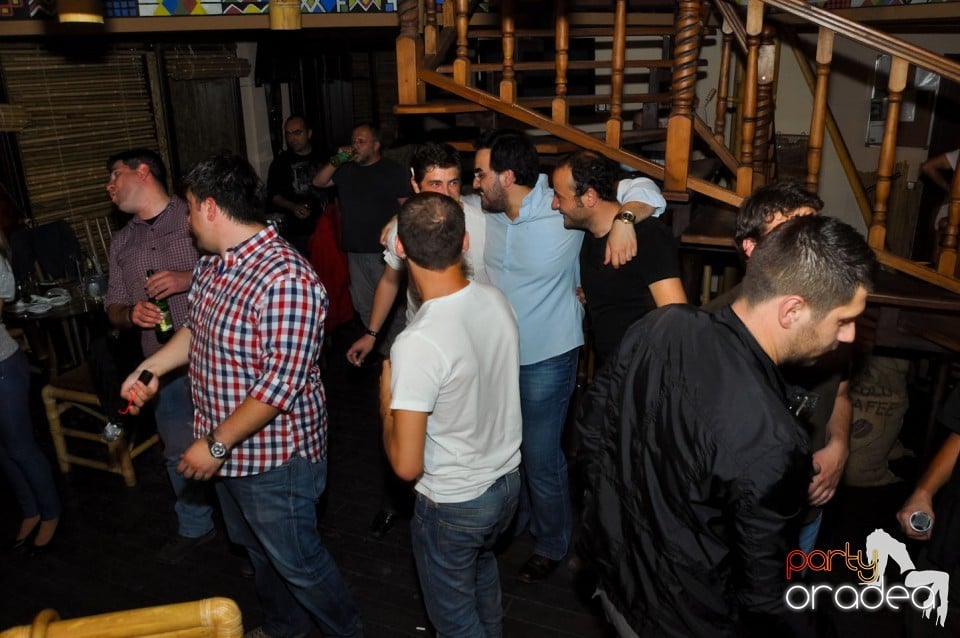 Seară cu karaoke în Zulu Caffe, Zulu Caffe