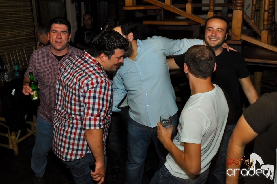 Seară cu karaoke în Zulu Caffe, Zulu Caffe