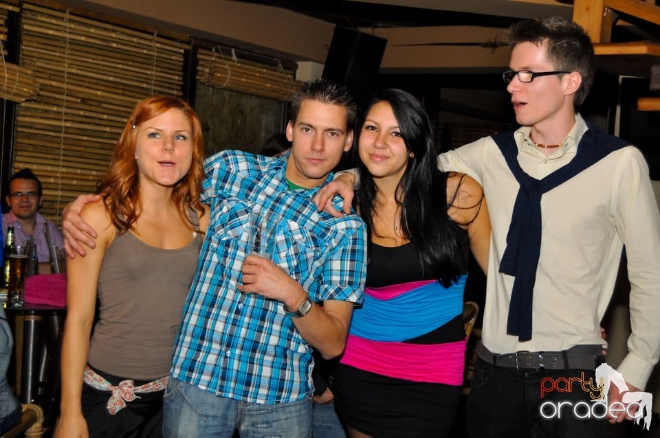 Seară cu karaoke în Zulu Caffe, Zulu Caffe