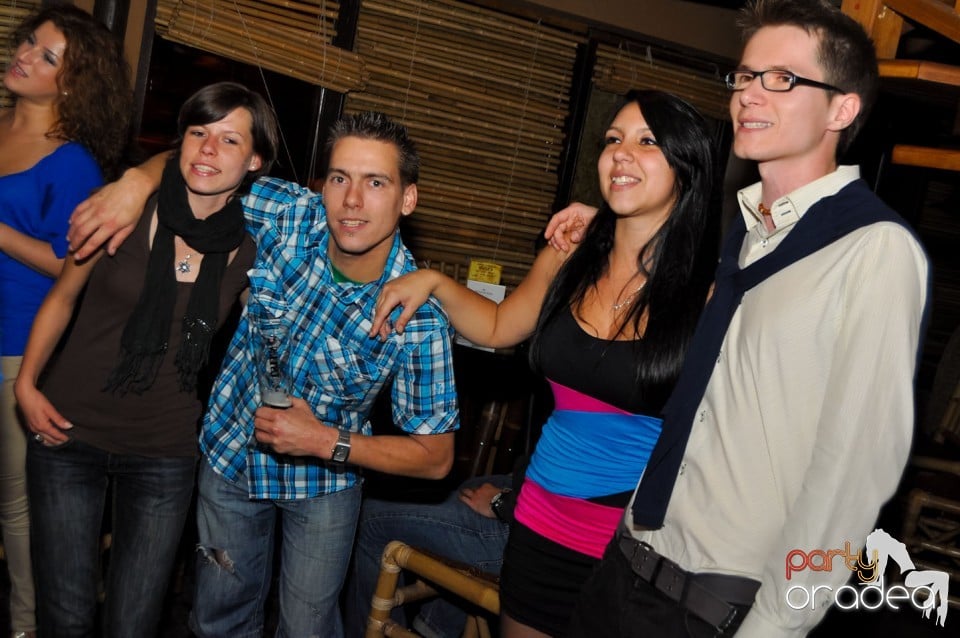 Seară cu karaoke în Zulu Caffe, Zulu Caffe