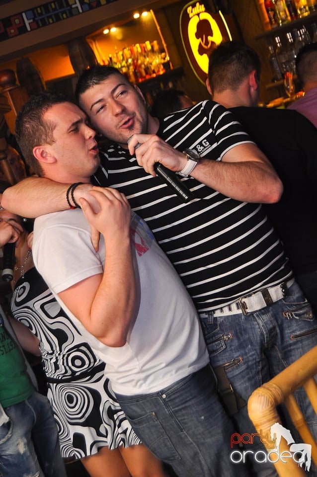 Seară cu karaoke în Zulu Caffe, Zulu Caffe