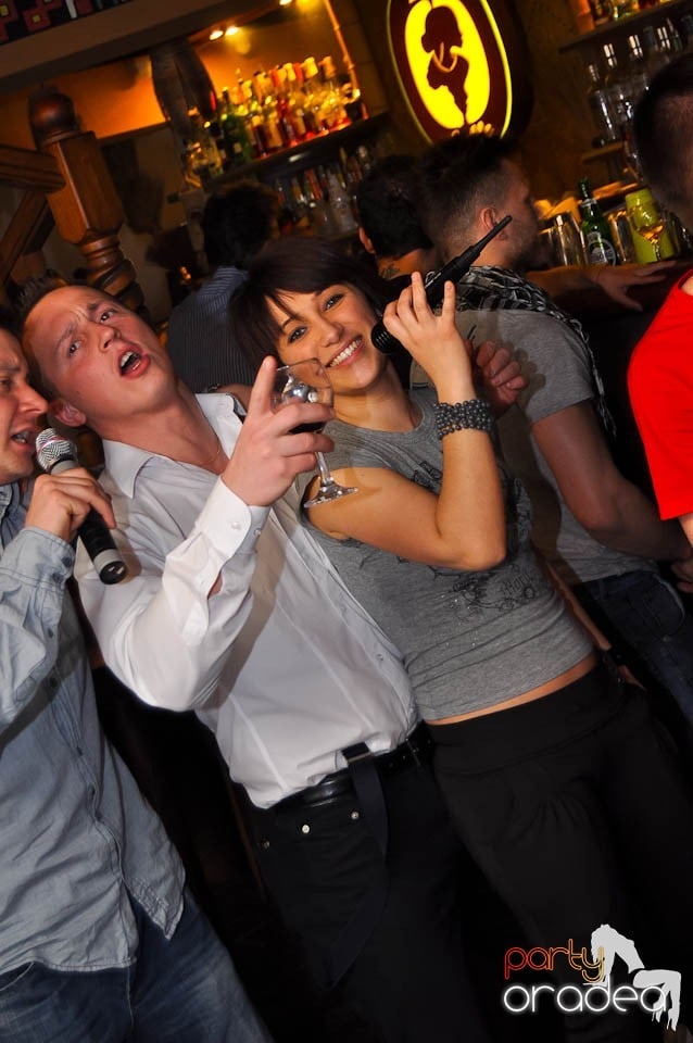 Seară cu karaoke în Zulu Caffe, Zulu Caffe