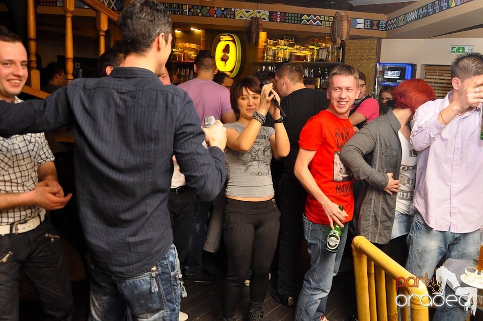Seară cu karaoke în Zulu Caffe, Zulu Caffe