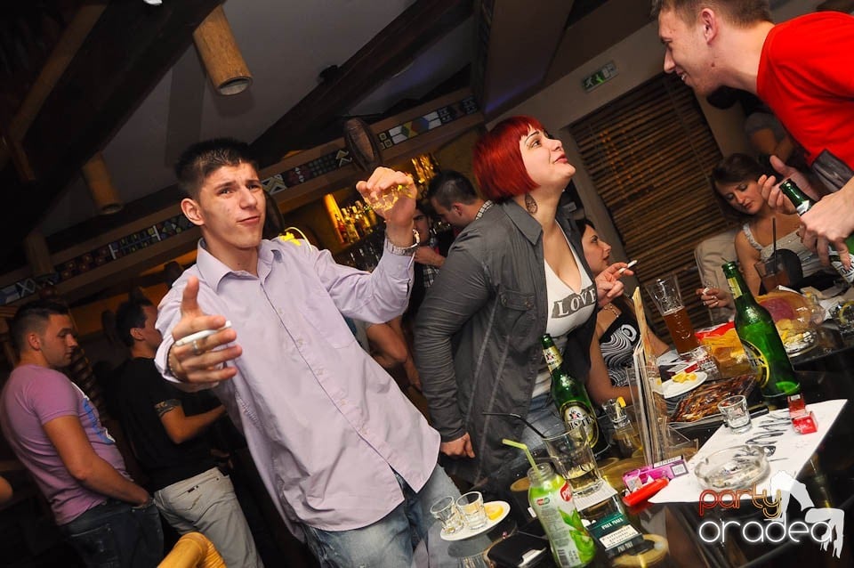 Seară cu karaoke în Zulu Caffe, Zulu Caffe