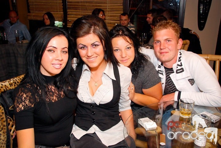 Seară cu karaoke în Zulu, Zulu Caffe