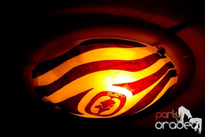 Seară cu karaoke în Zulu, Zulu Caffe