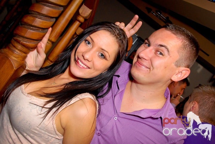 Seară cu karaoke în Zulu, Zulu Caffe