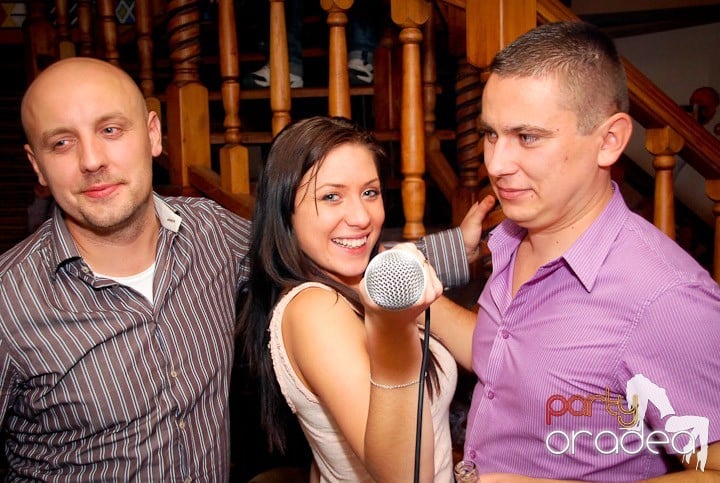 Seară cu karaoke în Zulu, Zulu Caffe