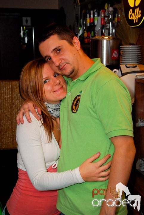 Seară cu karaoke în Zulu, Zulu Caffe